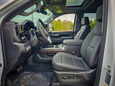 New 2025 GMC Sierra 2500 SLT w/ SLT Premium Package image 17