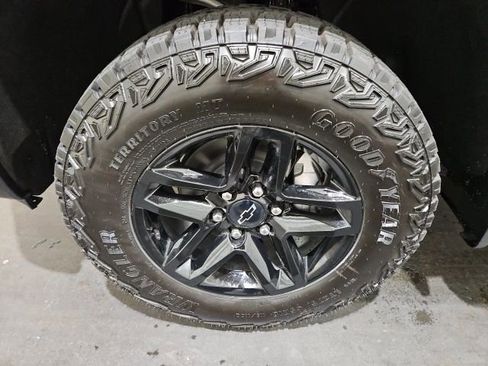 New 2026 Chevrolet Silverado 1500 Custom Trail Boss w/ LPO, Dark Essentials Package AWD/4WD image 8