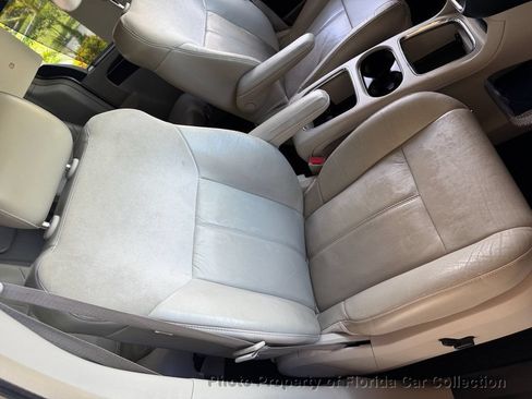 Used 2013 Chrysler Town & Country Limited w/ Luxury Group FWD image 40