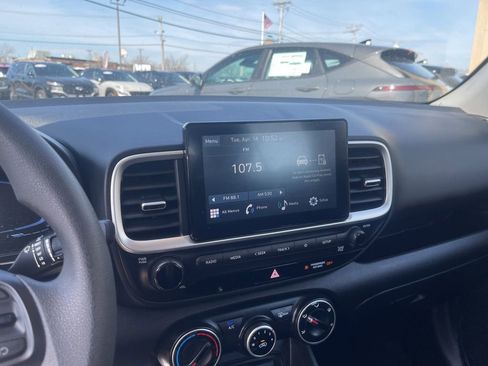 Certified 2023 Hyundai Venue SE w/ Cargo Package FWD image 20