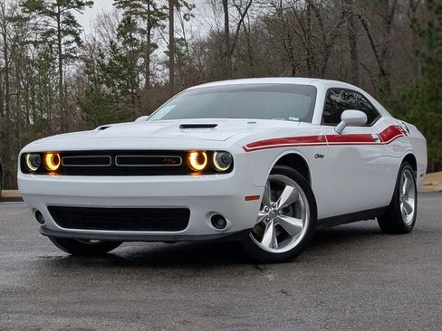 Used 2015 Dodge Challenger R/T Plus image 4