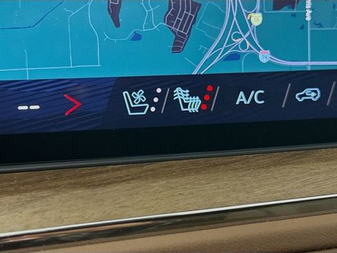 Used 2025 Chevrolet Suburban High Country image 23