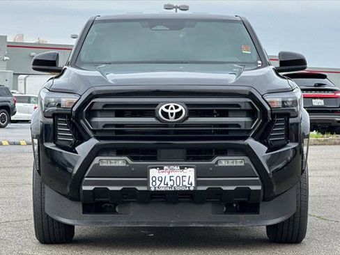 Certified 2025 Toyota Tacoma SR5 AWD/4WD image 10