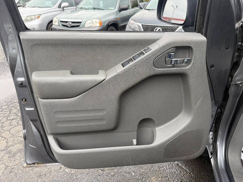 Used 2018 Nissan Frontier SV AWD/4WD image 17