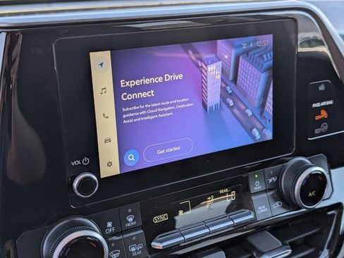 Used 2024 Toyota Highlander LE image 26