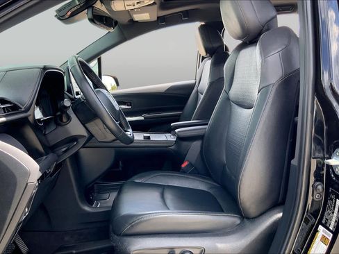 Used 2024 Toyota Sienna XLE Woodland Edition AWD/4WD image 8