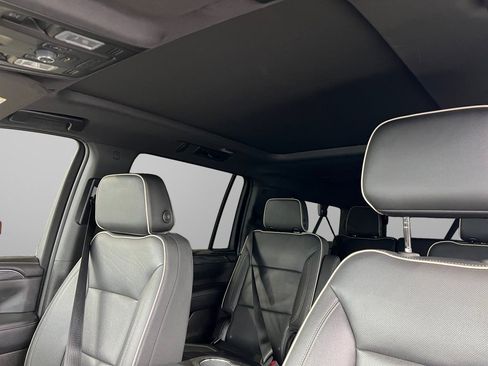 Used 2023 GMC Yukon XL SLT image 42