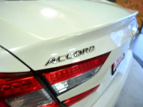 Used 2020 Honda Accord EX-L image 15