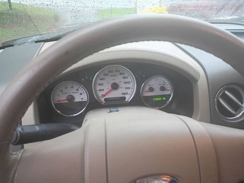 Used 2005 Ford F150 Lariat AWD/4WD image 18