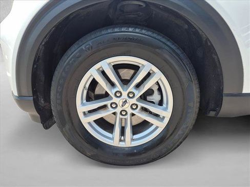Used 2020 Ford Explorer XLT w/ Equipment Group 202A AWD/4WD image 23