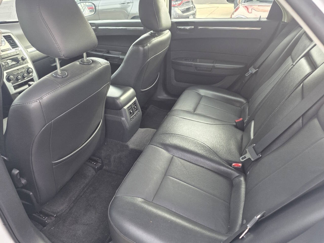 Used 2010 Chrysler 300 Touring RWD image 12