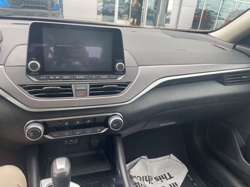 Used 2025 Nissan Altima 2.5 SR image 12