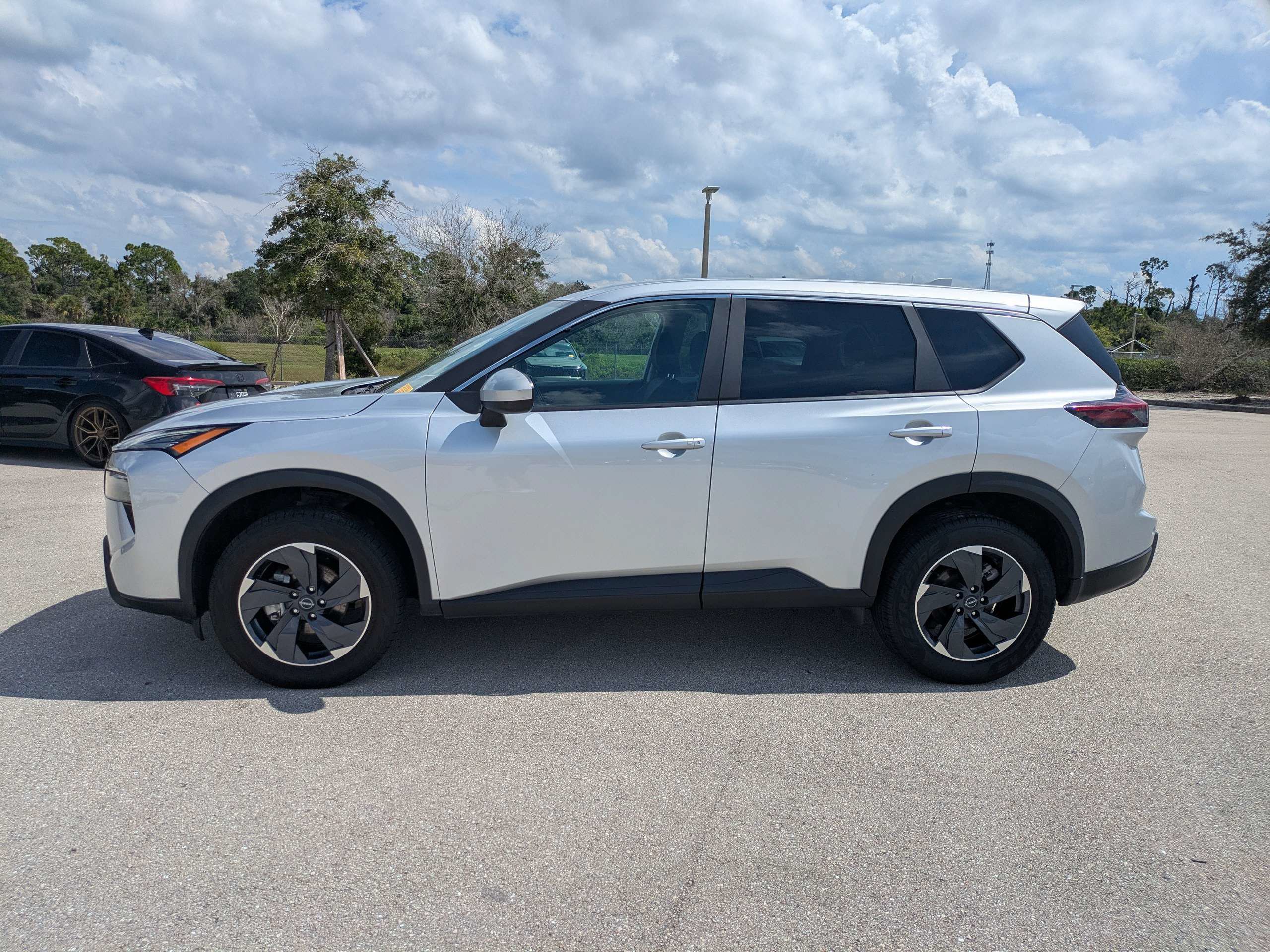 Used 2025 Nissan Rogue SV FWD image 6