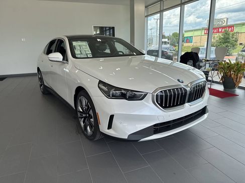 New 2027 BMW 530i xDrive w/ Premium Package AWD/4WD image 2