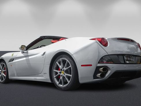 Used 2010 Ferrari California image 5