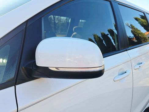 Used 2020 Kia Sedona LX image 9