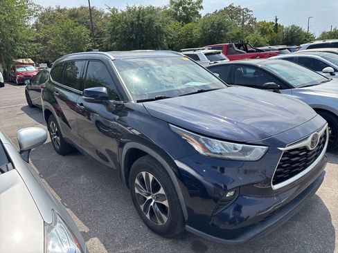 Used 2020 Toyota Highlander XLE FWD image 4