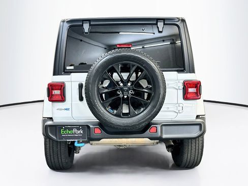 Used 2023 Jeep Wrangler Unlimited Sahara AWD/4WD image 7