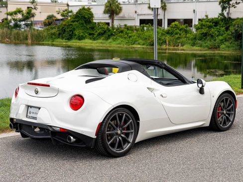 Used 2016 Alfa Romeo 4C Spider w/ Convenience Group - Spider RWD image 3