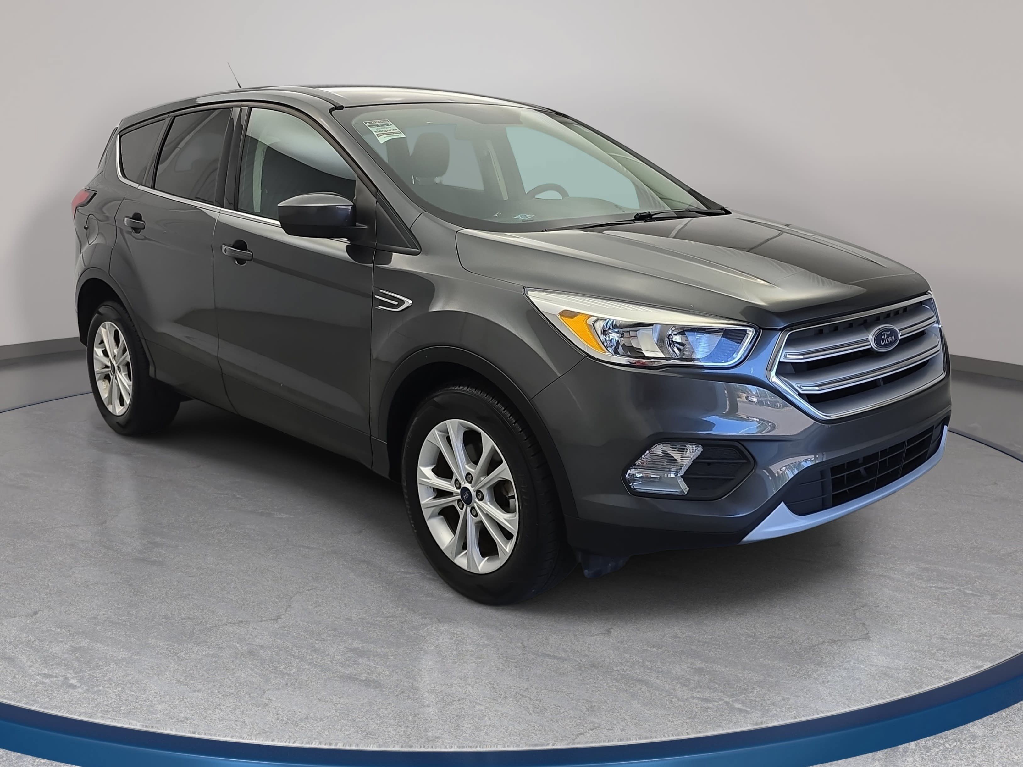 Used 2019 Ford Escape SE FWD image 3