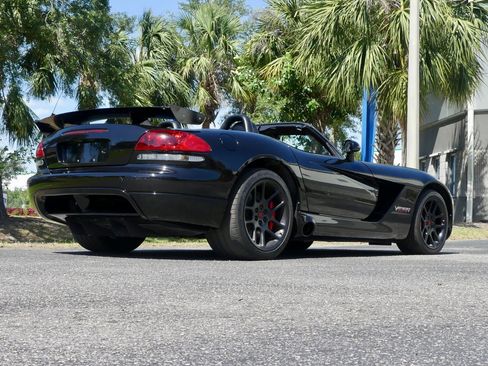 Used 2004 Dodge Viper SRT-10 image 21