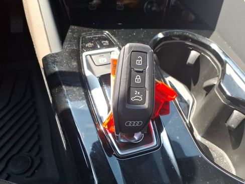 Used 2025 Audi Q5 Premium w/ Convenience Package AWD/4WD image 29