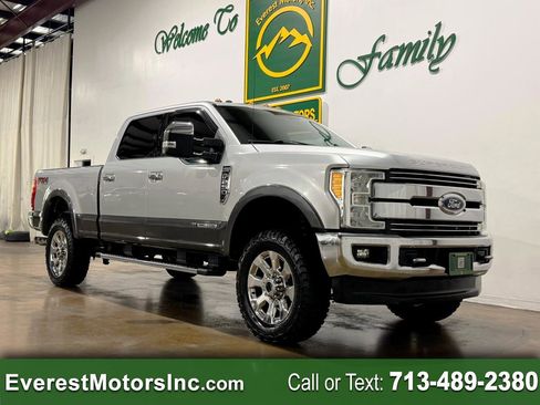 Used 2017 Ford F250 Lariat w/ Chrome Package image 1