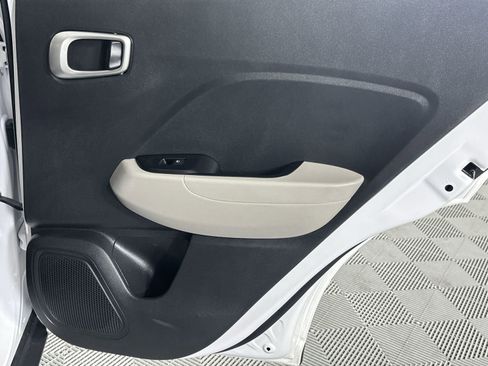 Used 2020 Hyundai Venue SEL FWD image 31