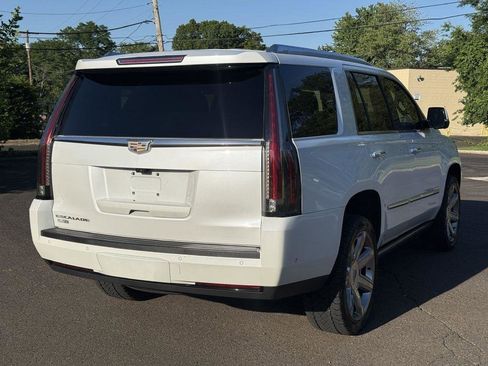 Used 2017 Cadillac Escalade Premium Luxury AWD/4WD image 12
