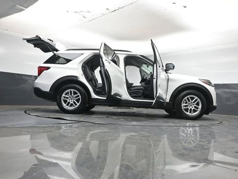 Used 2025 Ford Explorer Active w/ Active Comfort Package image 40