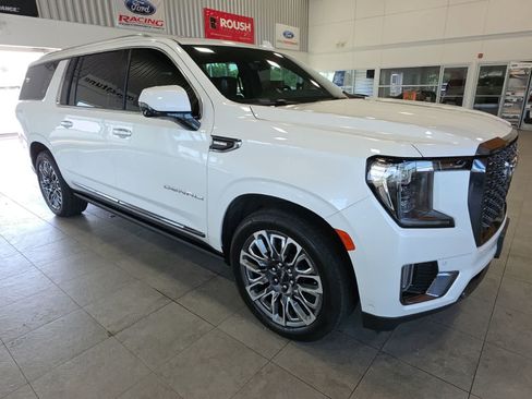Used 2023 GMC Yukon XL Denali Ultimate AWD/4WD image 5