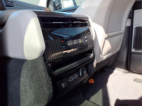 Used 2024 Jeep Wagoneer 4WD image 23
