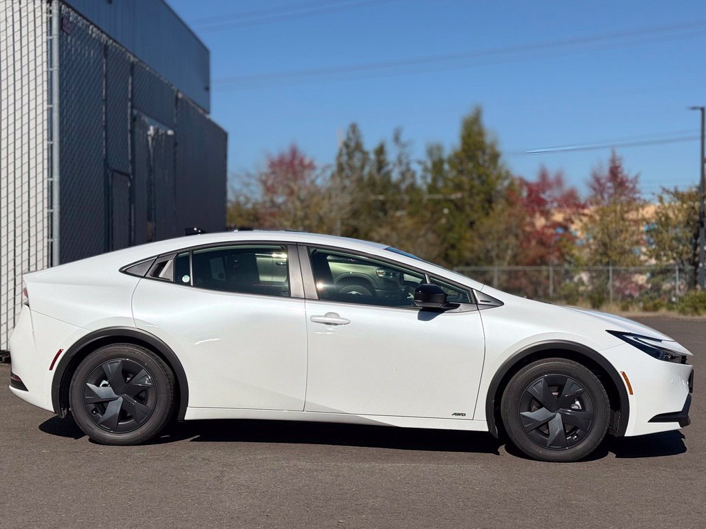 Certified 2027 Toyota Prius LE AWD/4WD image 6