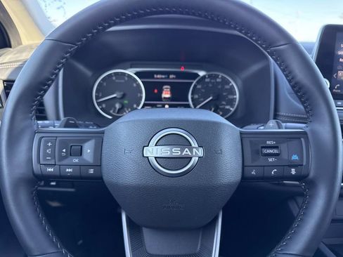 Used 2025 Nissan Rogue SV image 29