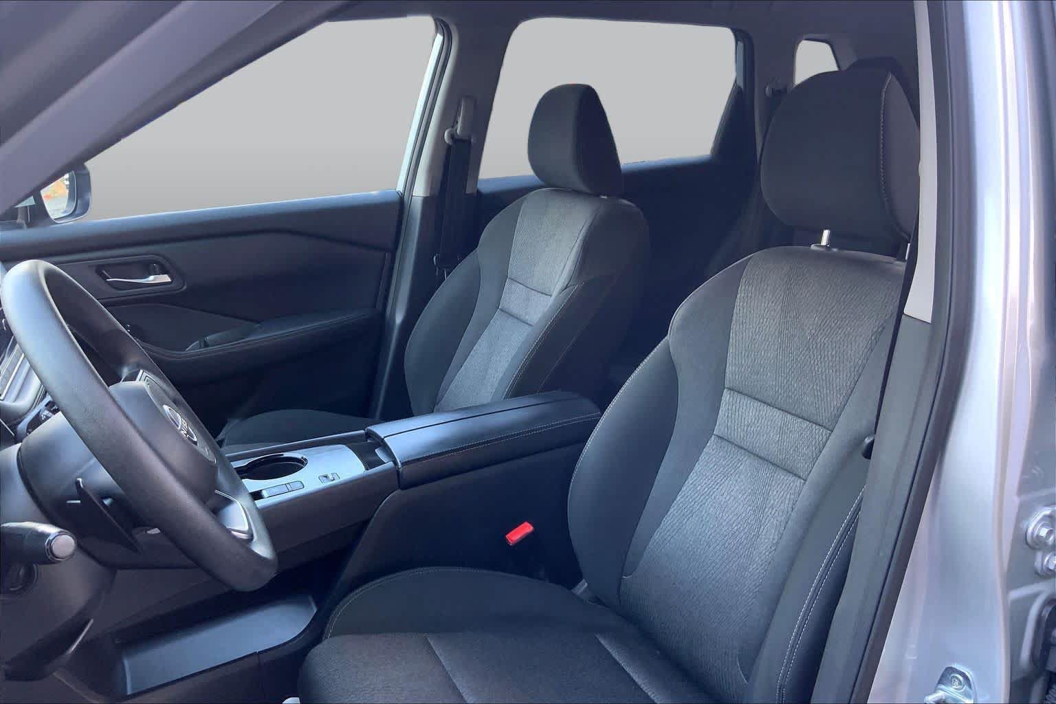 Used 2024 Nissan Rogue SV FWD image 7