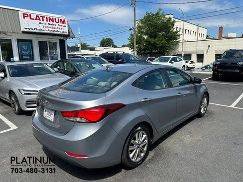 Used 2015 Hyundai Elantra SE w/ Option Group 02 FWD image 5