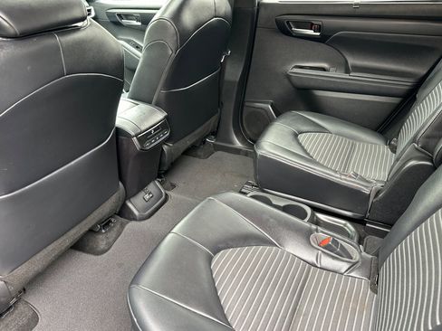 Used 2023 Toyota Highlander XSE AWD/4WD image 26