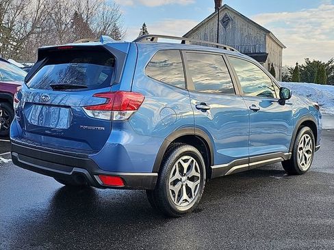 Used 2022 Subaru Forester Premium image 6