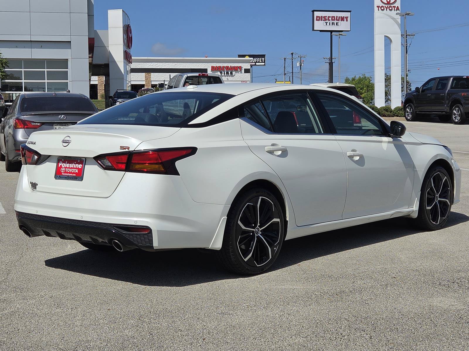 Used 2025 Nissan Altima 2.5 SR FWD image 4