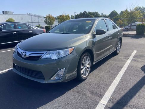 Used 2012 Toyota Camry XLE w/ Convenience Pkg FWD image 4
