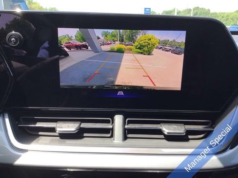 Used 2025 Chevrolet Trax LT FWD image 28