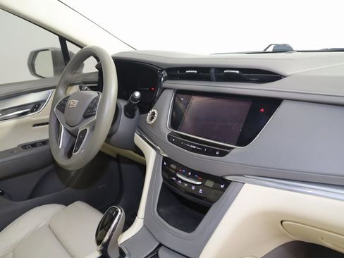 Used 2017 Cadillac XT5 Luxury w/ Driver Awareness Package image 39