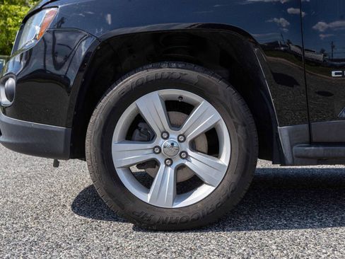 Used 2017 Jeep Compass Latitude AWD/4WD image 10