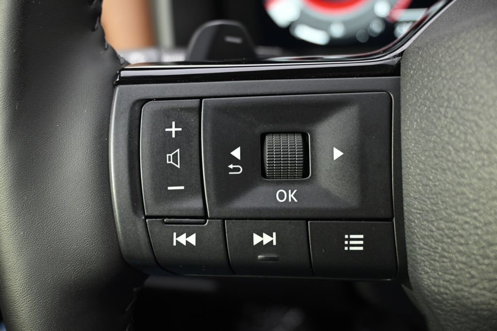 Used 2025 Nissan Rogue Platinum FWD image 35