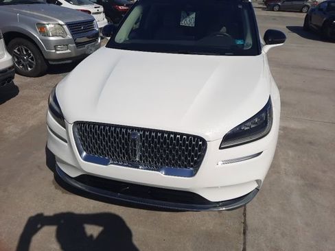 Used 2021 Lincoln Corsair Reserve w/ Elements Package FWD image 9