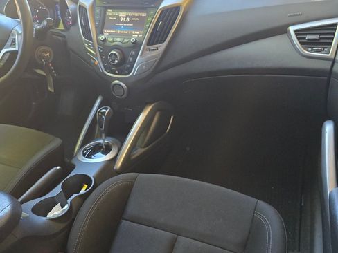 Used 2013 Hyundai Veloster FWD image 5