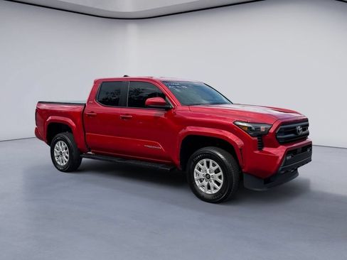 Used 2025 Toyota Tacoma SR5 AWD/4WD image 7