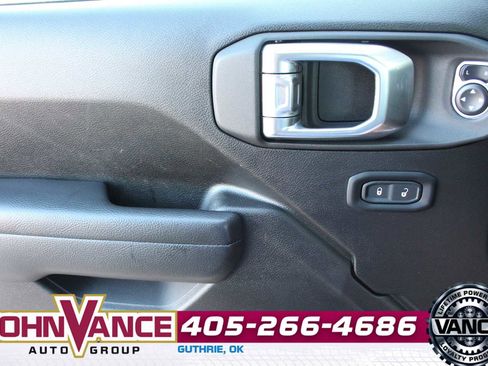 Used 2025 Jeep Wrangler Unlimited Rubicon AWD/4WD image 30