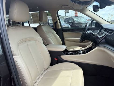 Used 2021 Jeep Grand Cherokee L Limited AWD/4WD image 25