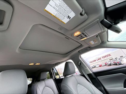 Used 2024 Toyota Highlander XLE image 13